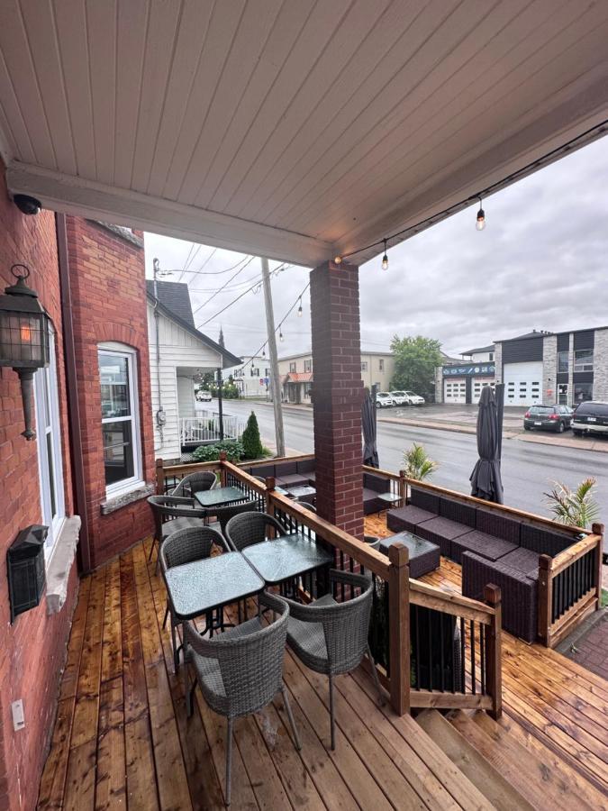 Auberge Et Bistro Namaste Lachute エクステリア 写真