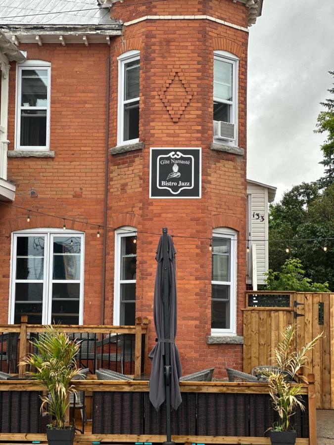 Auberge Et Bistro Namaste Lachute エクステリア 写真