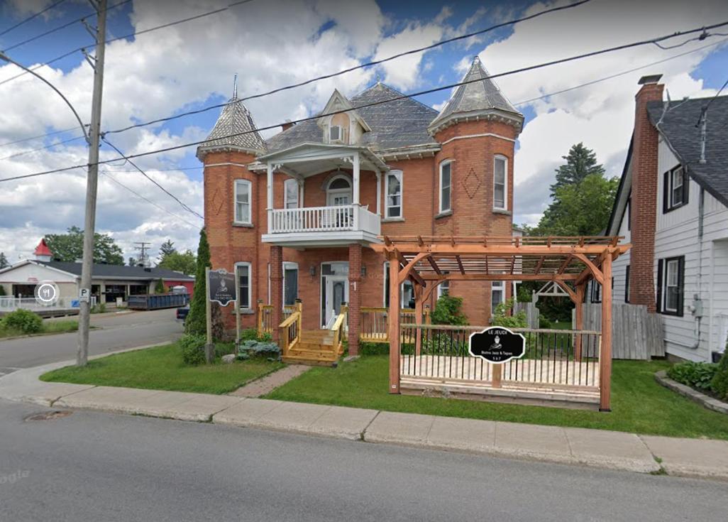 Auberge Et Bistro Namaste Lachute エクステリア 写真