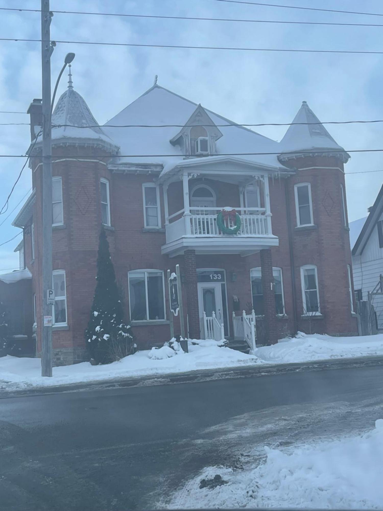Auberge Et Bistro Namaste Lachute エクステリア 写真